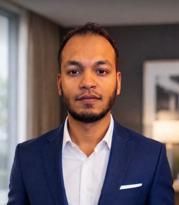 Portrait of Akib Alam, Realtor®.